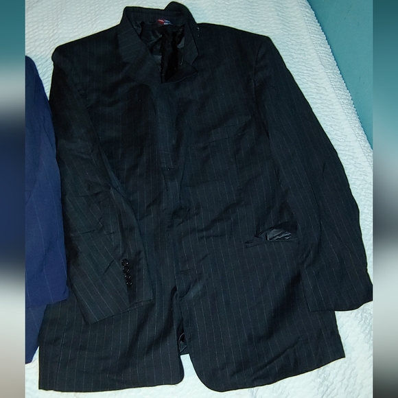 2 men's suit jackets - Picture 3 of 6